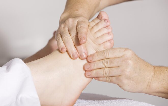 Tratamiento de juanetes hallux valgus en Madrid con podología y fisioterapia en pie