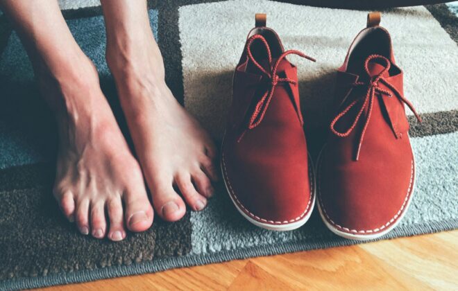 Pies descalzos tras el verano con zapatos de entretiempo en Las Águilas – Aluche, Madrid