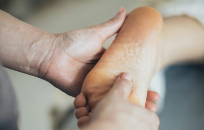 Estiramiento de la fascia plantar para aliviar dolor en Las Águilas y Aluche