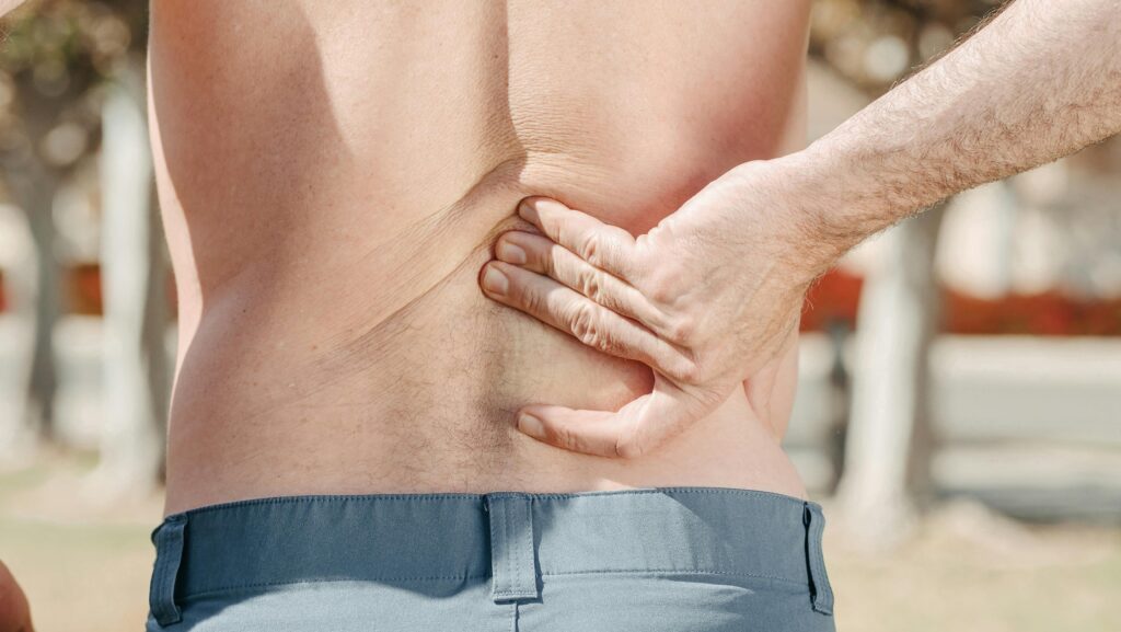Paciente con dolor de espalda y columna vertebral en Las Águilas, Aluche (Madrid) tratado con fisioterapia