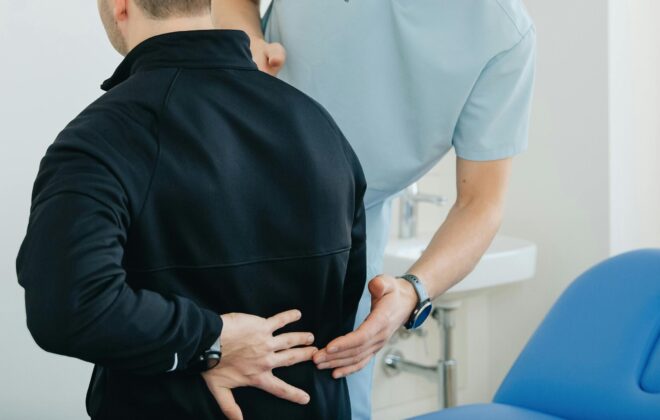 Beneficios de la fisioterapia preventiva en Madrid, paciente tratado por fisioterapeuta