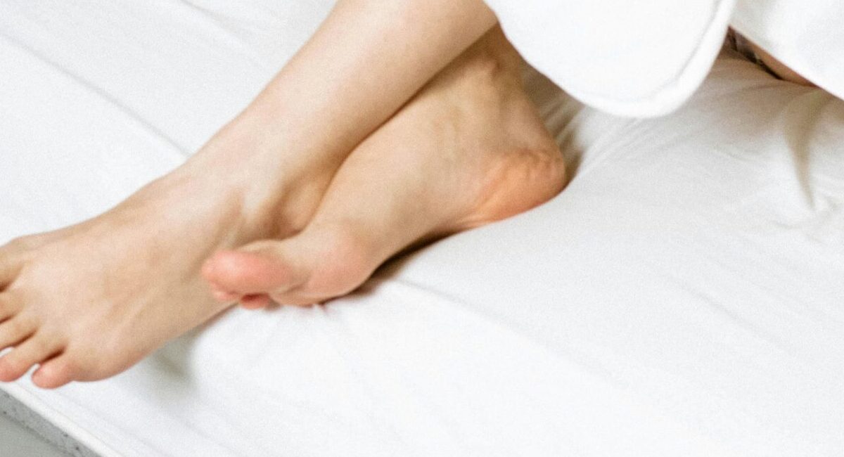 Parestesia en los pies con sensación de hormigueo y entumecimiento en la zona plantar